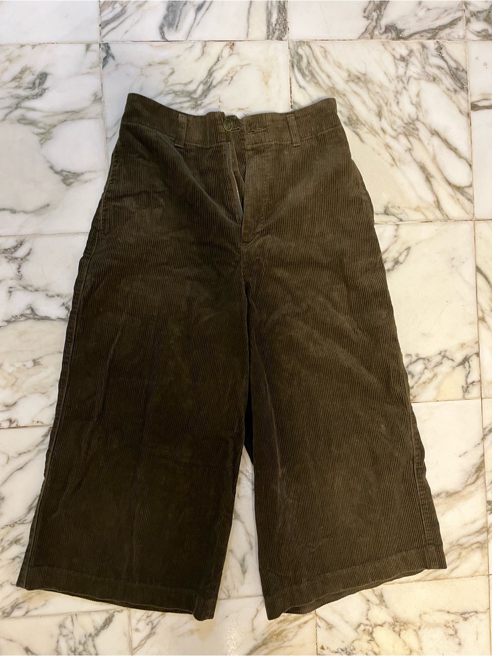 Uniqlo Women’s Size 4 Brown Corduroy Capris Pants